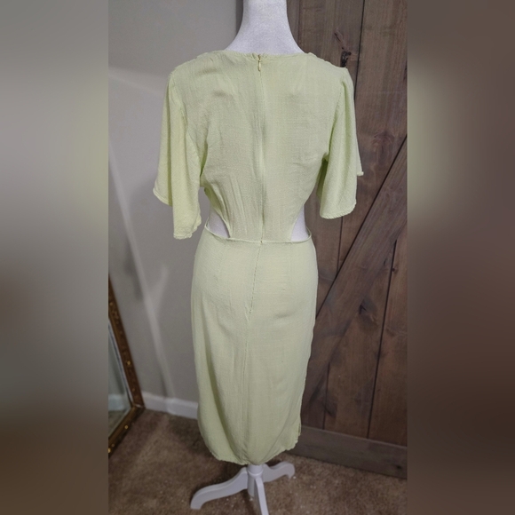 LULU'S Summer Journey Light Green Tie-Front Cutout Midi Dress. Size Small - Picture 15 of 16